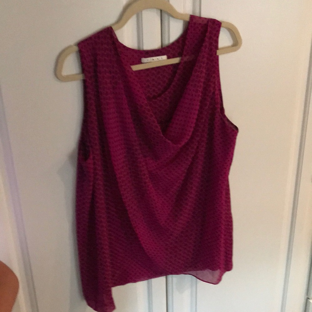 Magenta lined slevless blouse